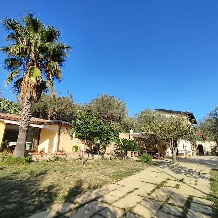 Casa Vacanze La Cuntintizza San Michele di Ganzaria Exterior photo